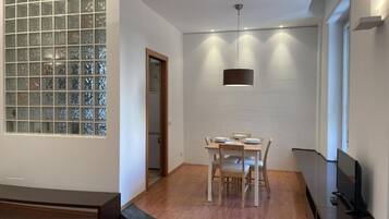 Apartment | Wohnbereich | Fernseher