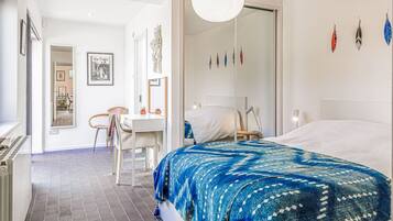 1 bedroom, desk, iron/ironing board, WiFi