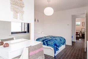 1 bedroom, desk, iron/ironing board, WiFi