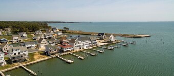 Your Song - Gorgeous Waterfront in Captain's Cove!