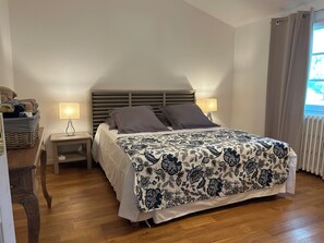 1 chambre, fer et planche à repasser, Wi-Fi gratuit, draps fournis