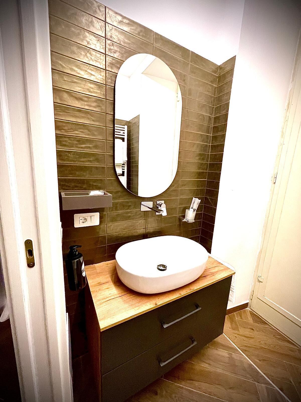 Ducha, toallas, jabón, shampoo