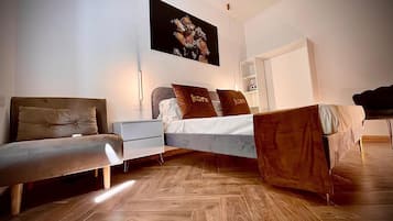 Comfort-Doppelzimmer | Zimmersafe, Schreibtisch, laptopgeeigneter Arbeitsplatz