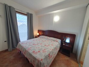 1 soverom, strykejern/-brett, reiseseng for barn og wi-fi