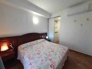1 bedroom, iron/ironing board, travel cot, WiFi - GUIDO HOLIDAY HOME - Tower of Barì (Torre di Bari)