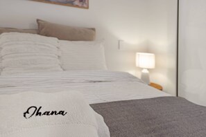 1 bedroom, iron/ironing board, WiFi, bed sheets - CBD 1BR - Modern Stay with Pool & Gym in Wellington (Wellington)