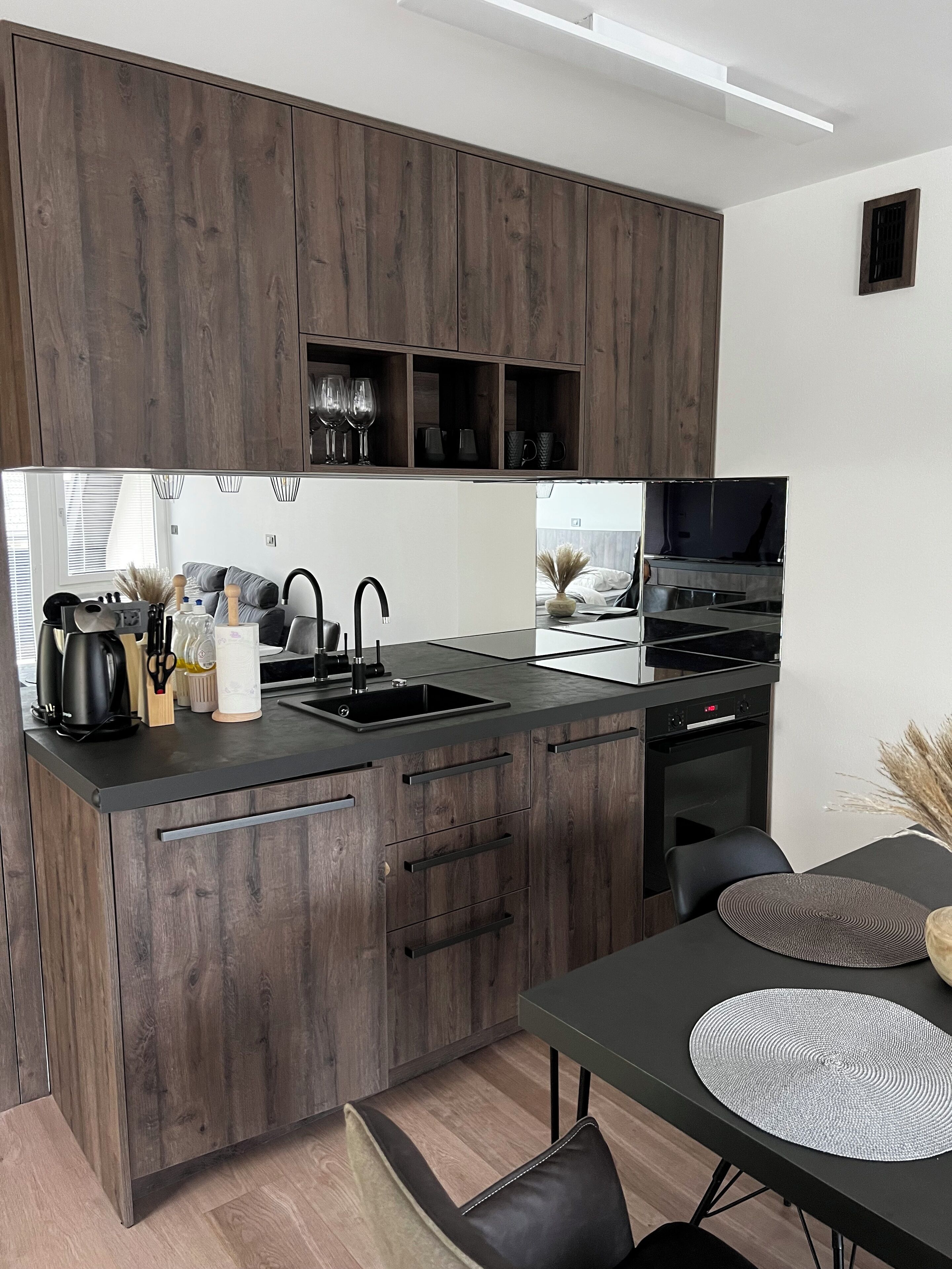 Kühlschrank, Ofen, Herdplatte, Geschirrspüler