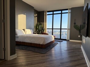 2 habitaciones, tabla de planchar con plancha, wifi y ropa de cama 