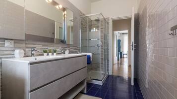 Superior Apartment, Balcony | Bathroom | Shower, free toiletries, hair dryer, towels