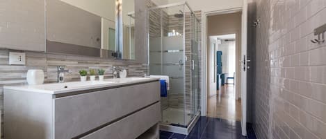 Superior Apartment, Balcony | Bathroom