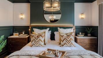 6 bedrooms, desk, iron/ironing board, free WiFi