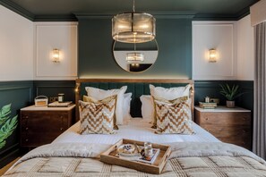 5 bedrooms, desk, iron/ironing board, free WiFi