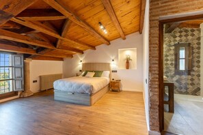 5 soverom, skrivebord, strykejern/-brett og wi-fi