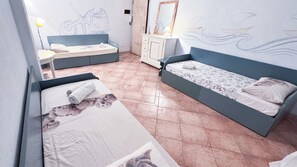 2 quartos, ferros/tábuas de passar roupa, roupa de cama