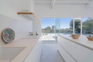 Fridge, microwave, oven, stovetop - Villa Ophelia stunning pool (Fontane Bianche)