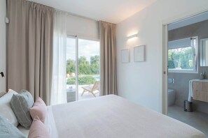 3 bedrooms, iron/ironing board, free WiFi, bed sheets - Villa Ophelia stunning pool (Fontane Bianche)