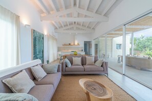 Smart TV - Villa Ophelia - Three Bedroom Villa, Sleeps 8 (Fontane Bianche)