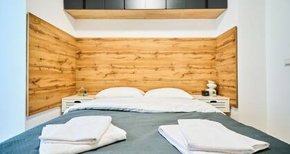 WiFi Studio • Near Airport & Attractions