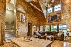 Interior - High Hopes - Stunning Mountain Views - Beautiful (Ellijay)