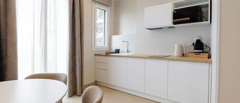 Microwave, dishwasher, cookware/dishes/utensils