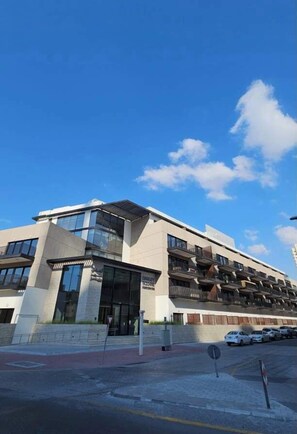 Unclassified image, 3 of 7, button