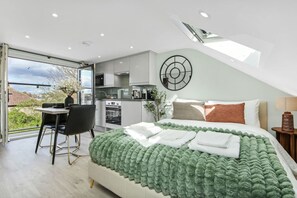 1 bedroom, desk, iron/ironing board, WiFi
