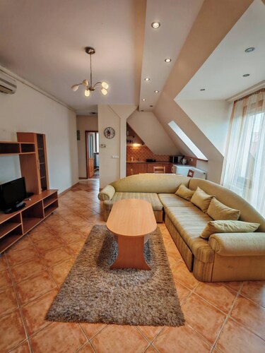 Kazinczy 2bedroom Apartment With Balcony