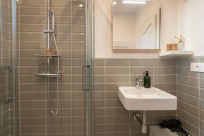 Deluxe Double Room, City View | Bathroom - B&B San Gabriele (Assisi)