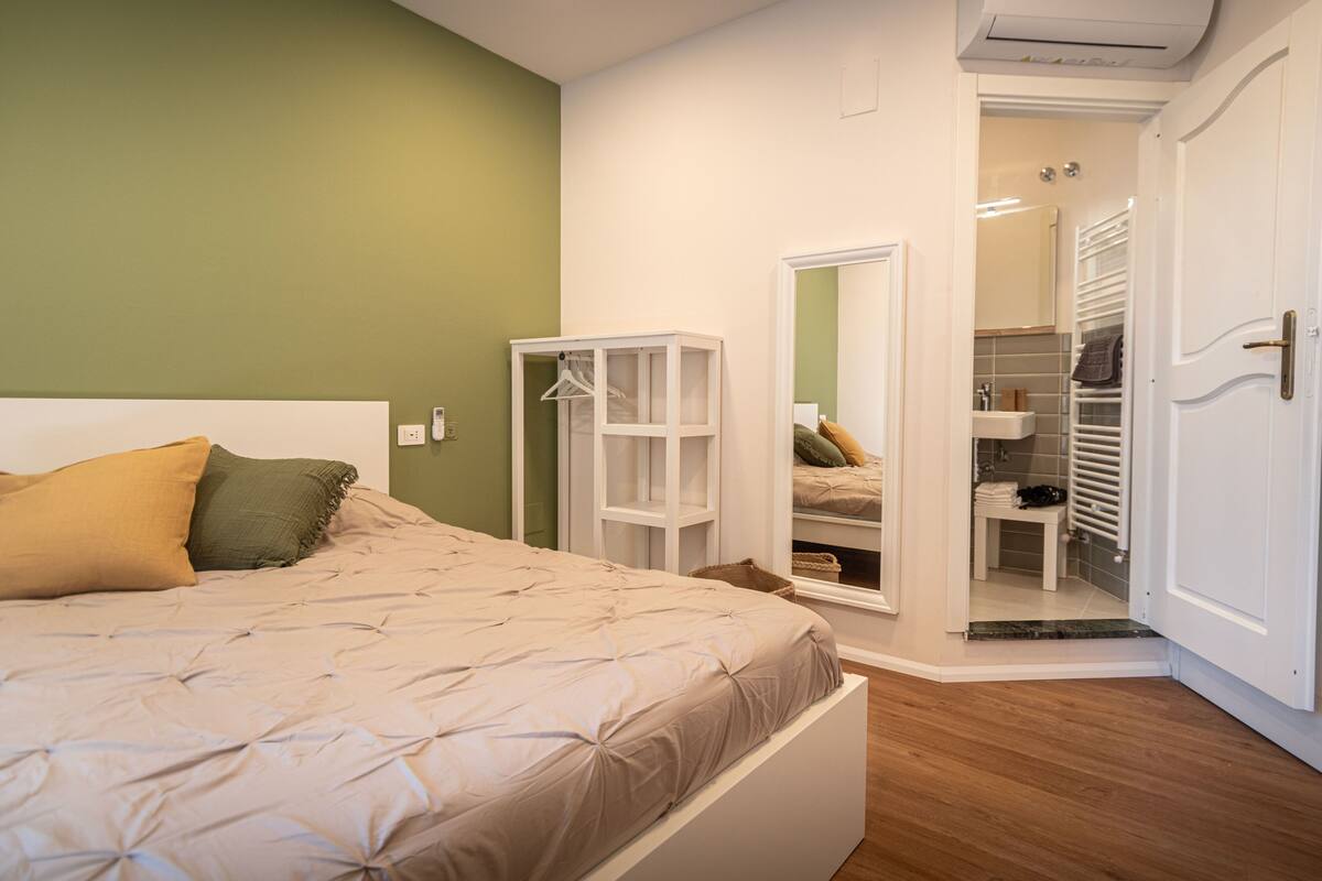 Classic Double Room, City View | Desk, free WiFi