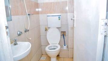 Toalhas de banho, sabonete, papel higiênico