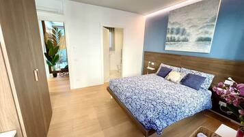 2 bedrooms, desk, iron/ironing board, travel crib