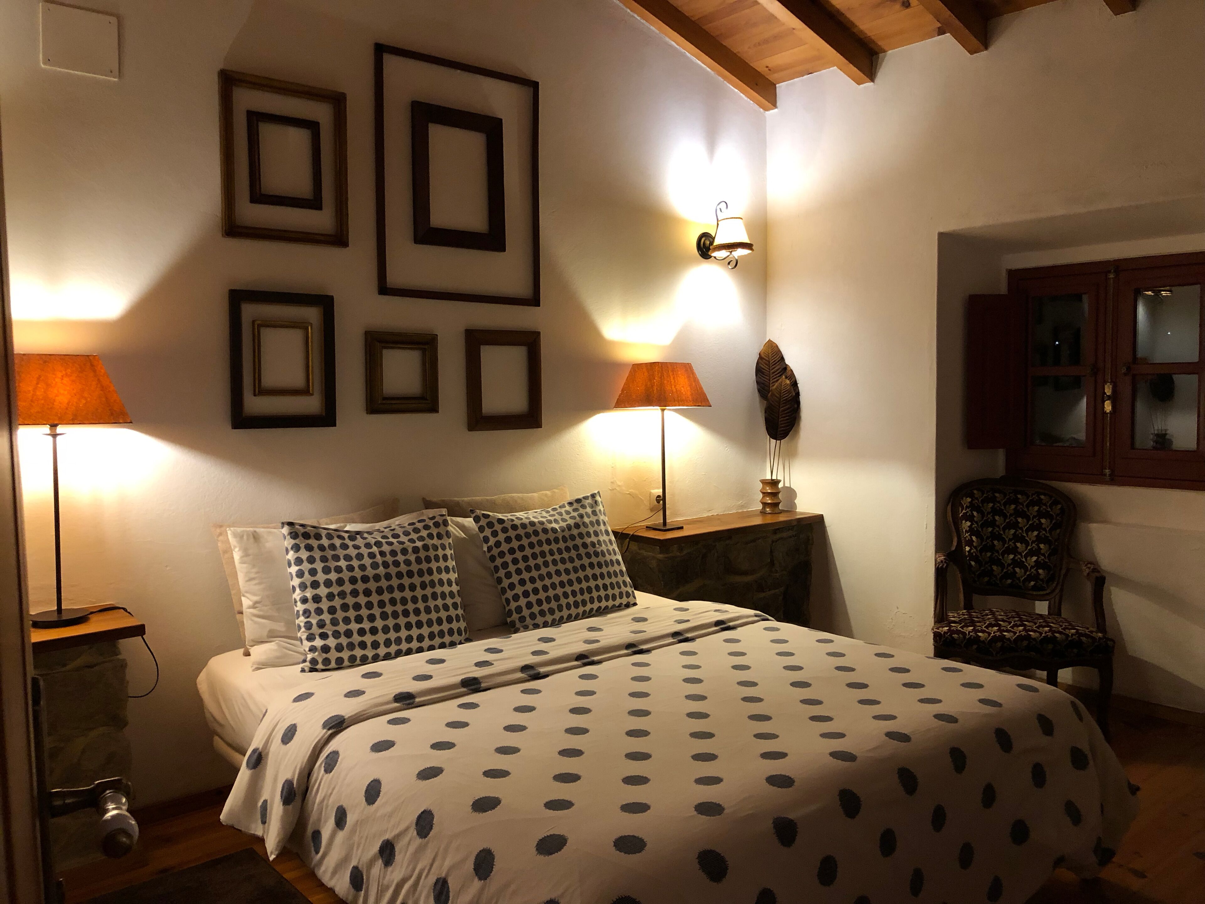 Superior Double Room, Garden View | Bathroom | Towels