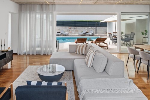 Villa Island Pearl: A Stunning Oasis of Luxury and Serenity on Brač Island