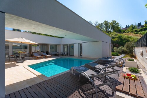 Villa Island Pearl: A Stunning Oasis of Luxury and Serenity on Brač Island