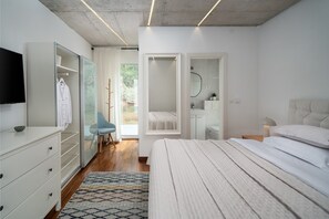 5 chambres, fer et planche à repasser, Wi-Fi, draps fournis