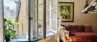 Two Rooms with Private Access – Comfort and Privacy in the Heart of Paris