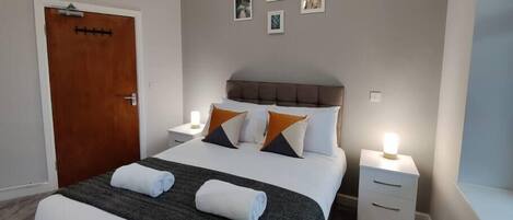 1 bedroom, iron/ironing board, free WiFi