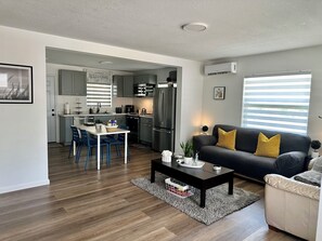 Smart TV, computer monitors