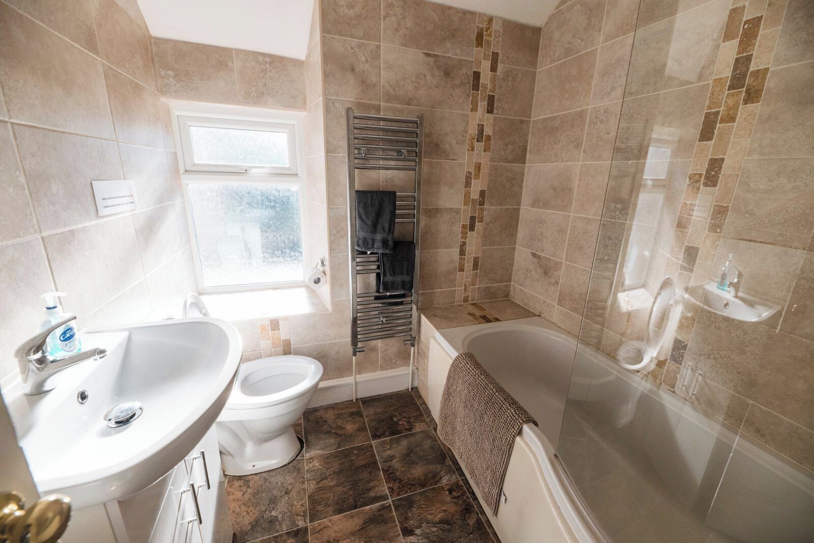 House | Bathroom | Separate bathtub and shower, deep-soaking bathtub, towels