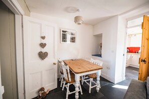 House | Dining - Park Square Retreat in Blaenau (Blaenau Ffestiniog)
