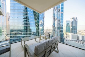 Luokittelematon kuva, 5 kautta 50, painike