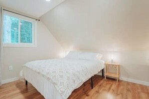 3 bedrooms, desk, free WiFi, bed sheets