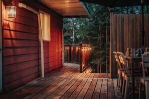 Outdoor dining - Charming Lakefront Cottage w/ Hot Tub & Fire Pit, WiFi (FARA)