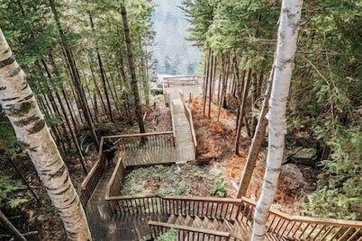 Charming Lakefront Cottage w/ Hot Tub & Fire Pit, WiFi