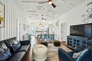Smart TV, table tennis - Second Star- 7BR Channel House-Pool, Putting Green (North Myrtle Beach)