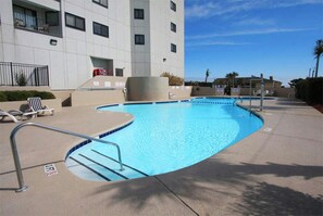 Piscine couverte, piscine extérieure