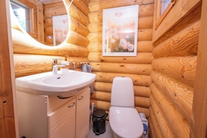 Douche, sèche-cheveux, bidet, serviettes fournies