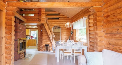 Lapin Villa Hiisi – Riverside Log Cabin with Sauna & Northern Lights