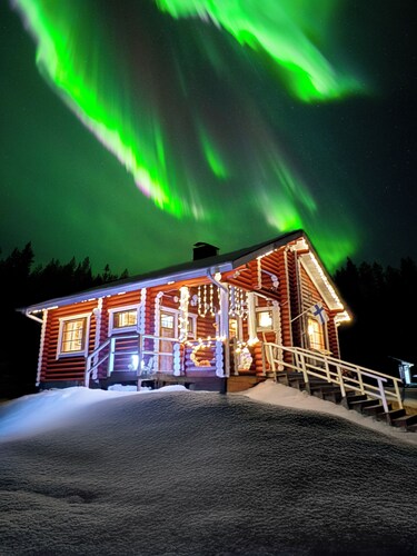 Lapin Villa Hiisi – Riverside Log Cabin with Sauna & Northern Lights