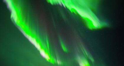 Lapin Villa Hiisi – Riverside Log Cabin with Sauna & Northern Lights